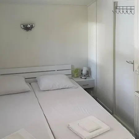 Gorgeous In With Kitchen Holiday home *